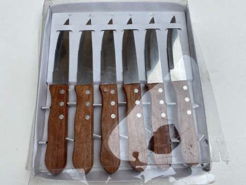 Brand new set of 6 steak knives good quality