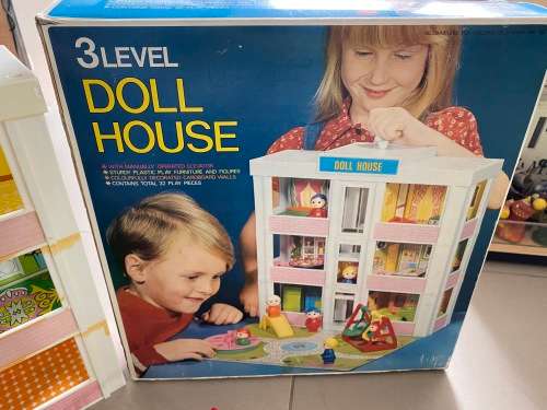 Fantastic condition vintage Doll House - rare