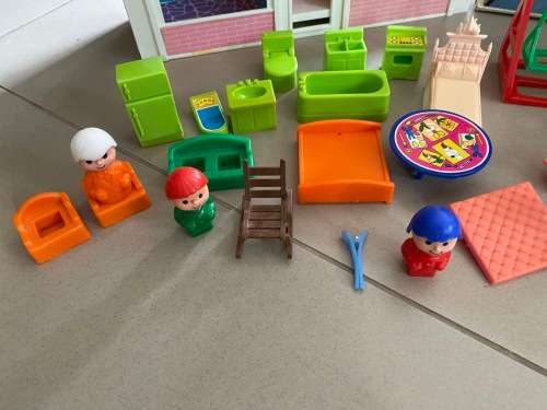 Fantastic condition vintage Doll House - rare