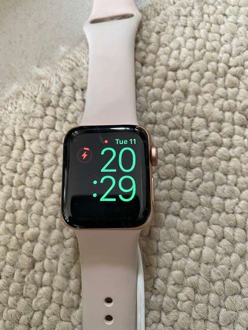 Apple Series 3 Watch with charger switches on but has crack on screen - spares or usage - not tested