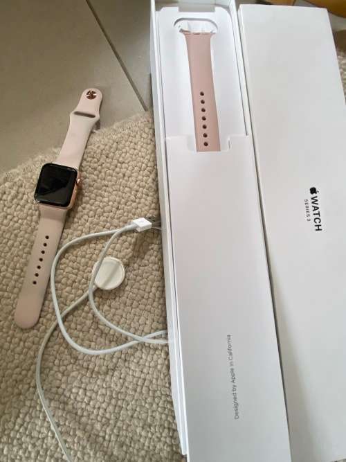 Apple Series 3 Watch with charger switches on but has crack on screen - spares or usage - not tested
