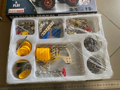 Truck model build like Meccano