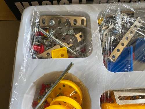 Truck model build like Meccano