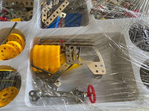 Truck model build like Meccano