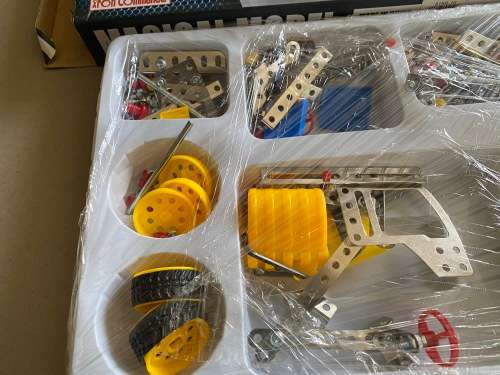 Truck model build like Meccano