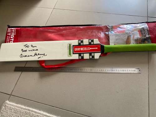 Original Graeme Pollock Signature on full bat - will be one of his last - special + very collectable