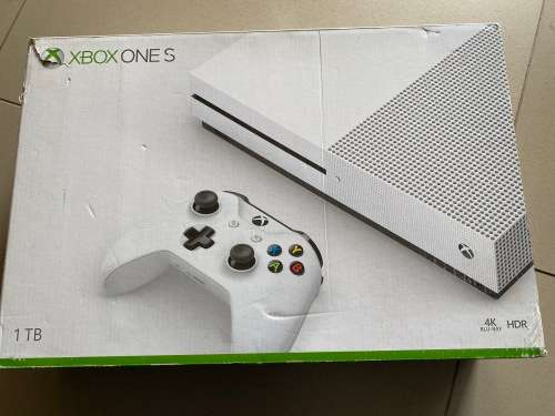 Brand new and sealed XBOX ONE S 1 T - nice