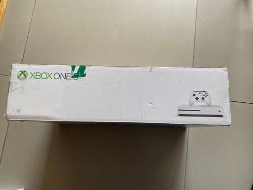 Brand new and sealed XBOX ONE S 1 T - nice