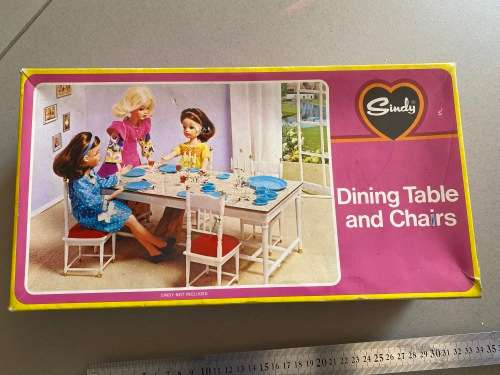 Amazing vintage Sindy boxed dining chairs and plates and cutlery etc. - box in excellent condition