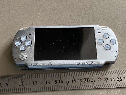 PSP silver for spares - does not power on