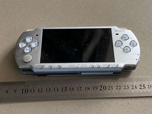 PSP silver for spares - does not power on