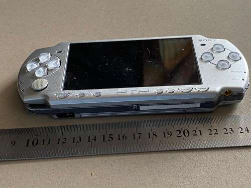 PSP silver for spares - does not power on