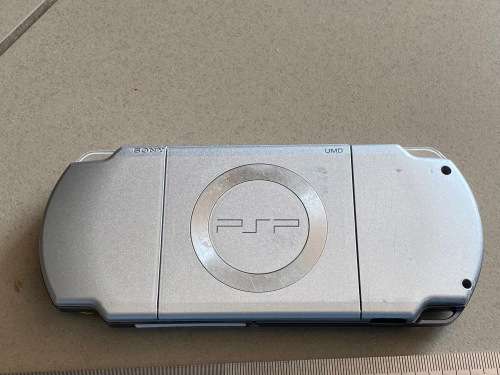 PSP silver for spares - does not power on