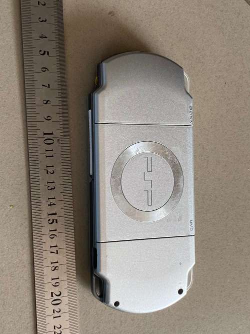 PSP silver for spares - does not power on