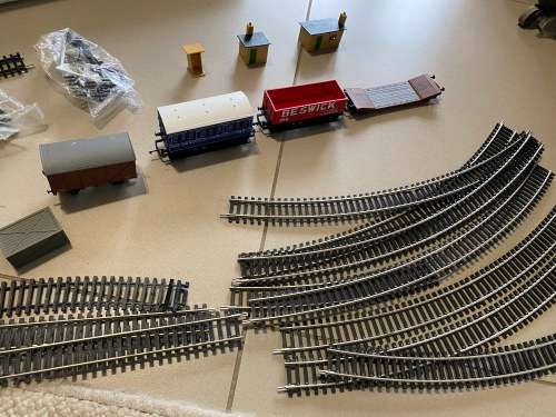 Hornby City Industrial Train set with Loco, tracks and power source etc. - nice