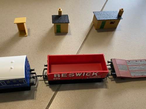Hornby City Industrial Train set with Loco, tracks and power source etc. - nice