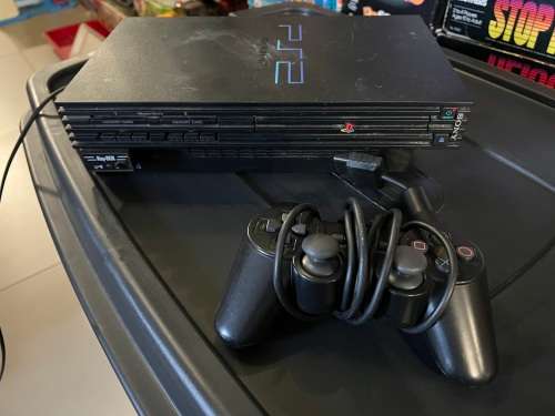 PS2 Gaming Console - cheap with 1 controller