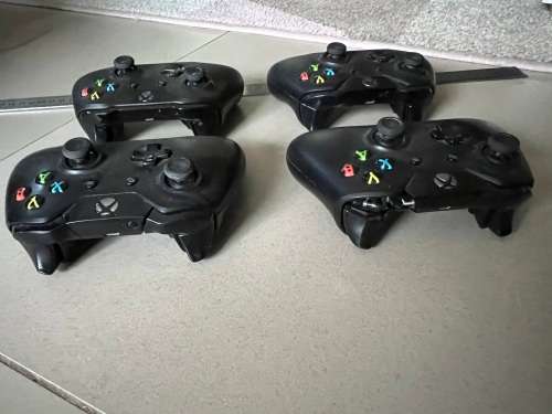 4 x Xbox One Controllers - for spares