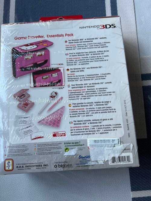 Brand new 3DS Hello Kitty double pack - game and case and accessory set