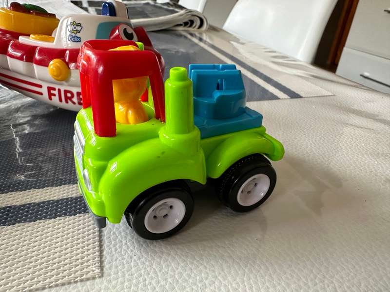 Good quality toys incl. Fisher Price and Wow toys