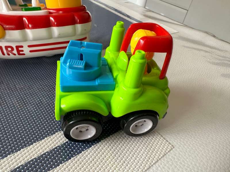 Good quality toys incl. Fisher Price and Wow toys