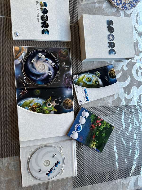 Spore Galactic Edition with Art, Poster and Handbook - collectible