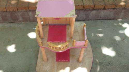 Kids doll house