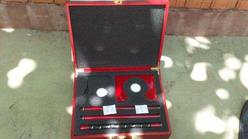 Executive golf putting set in wood finish