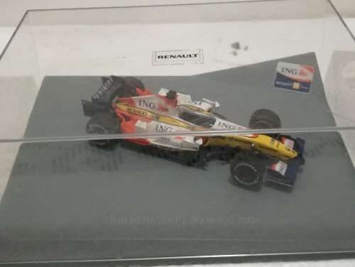F1 Formula1 ING Renault R27 2007 Special Edition just few made.