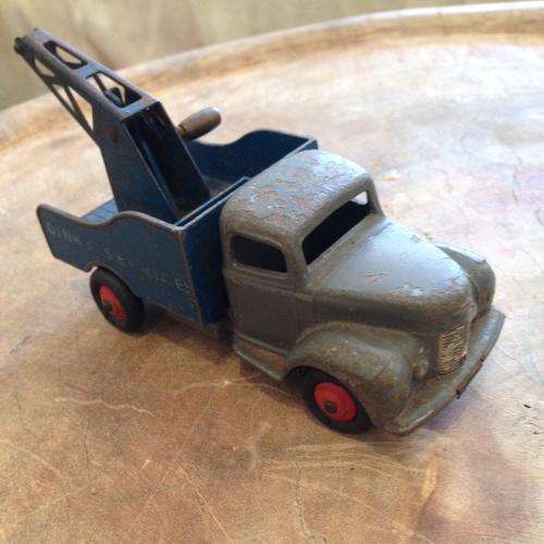 Dinkey Commer break down truck