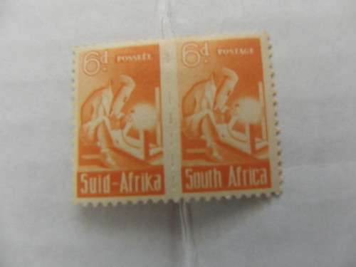 Union (1942) - Small WARS 6d Mint Pair