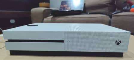 XBOX ONE S 500GB (PLEASE READ DESCRIPTION)