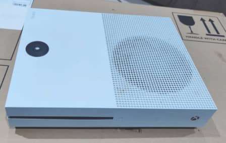 XBOX ONE S 500GB (PLEASE READ DESCRIPTION)