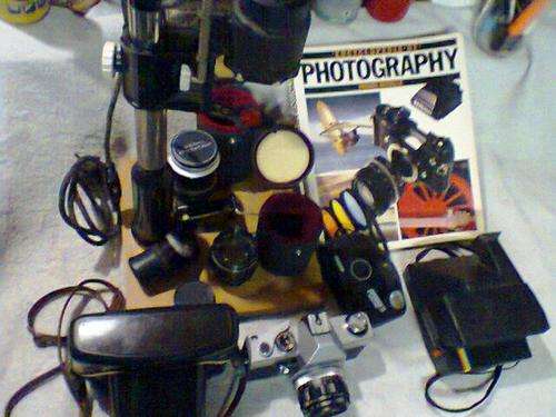 3 OLD VINTAGE working Cameras & Photografic Book, Developer & wooden Box for the collector