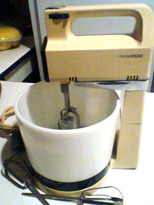 A Vintage Old KENWOOD Chefette Mixer with two sets of Blades. It Detatches from the Stand & Bowl