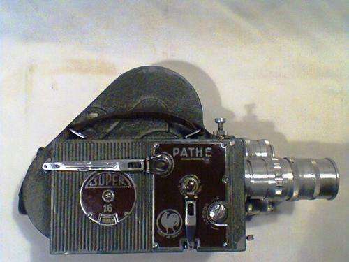 A RARE Old Vintage PATHE Super 16mm Movie Camera "FRANCE" In good condition for its Age & Complete.