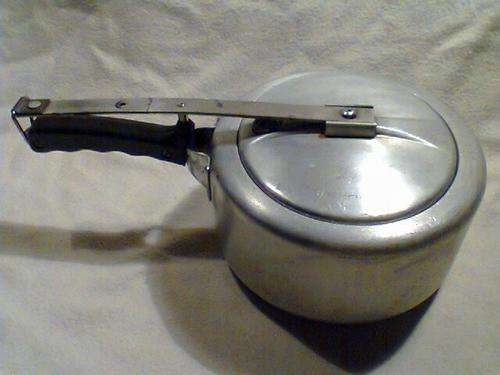Wow A 1949 Old "Hawkins" 1.7 Pints Vintage Steam Pressure Cooker with 3 smaller container's inside