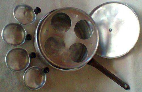 RARE 80 Yr Old 4 x EGG Poacher with All the Bakelite Knobs Intact + Large "Aloe" Fry Pan + Lids