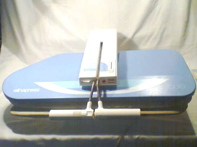A Vintage "ELNAPRESS 3000" Electronic Ironing Press with extra Sleave pad & water spray.100% Working