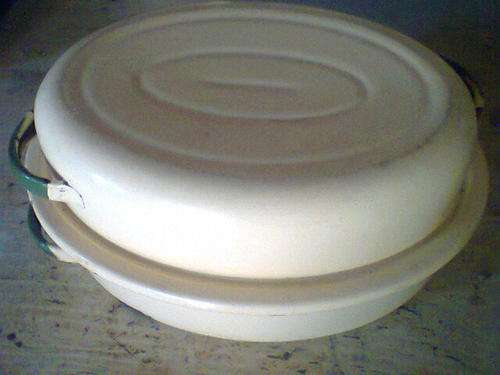 A Scarce Old Vintage OVAL Yellow with Green Trim Enamel Roasting Pan.In Excellent Condition for AGE.