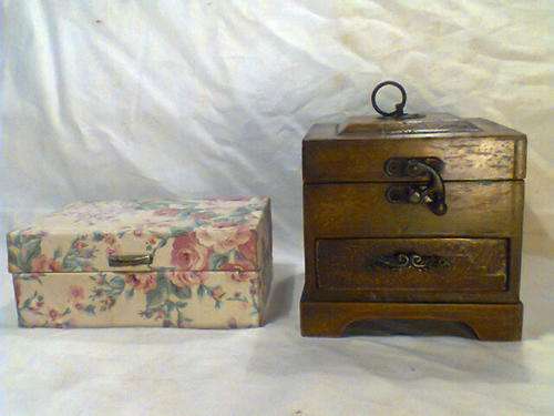 2 old vintage Trinket boxes A Jewelry box with a bag for the Rings.Old lidded Trinket Box with Draw