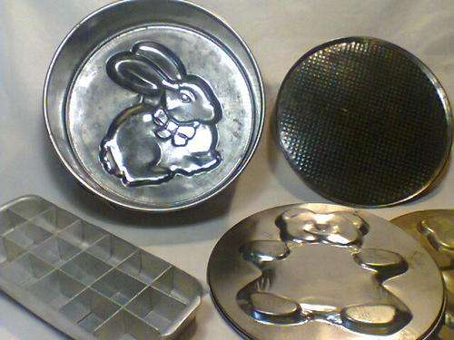 Awesome 2 Teddies & a Rabbit & A normal Cake Bake Pan Plus a Retro Ice Tray all in good condition.
