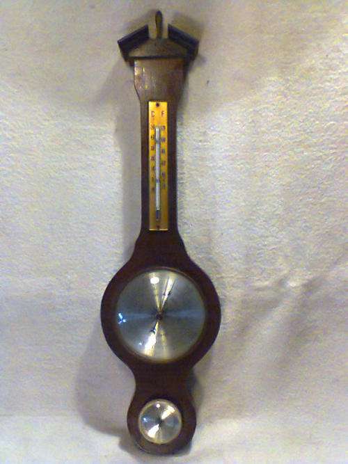 A Hard to find Barometer & Thermometer Combination in working Order. All in good 2nd hand condition.