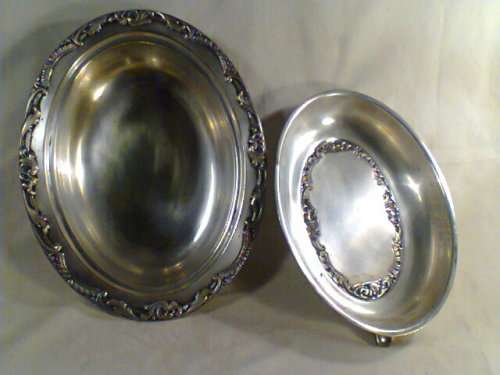 A REAL awsome 1950 Tureen for Xmas Size: 290mm Long x 225mm Wide.In good S/Hand condition