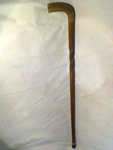A Vintage Horn Handle & Solid Hard wood turned shaft Walking Stick.900mm Long. In Good S/hand Order