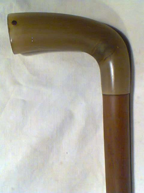 A Vintage Horn Handle & Solid Hard wood turned shaft Walking Stick.900mm Long. In Good S/hand Order