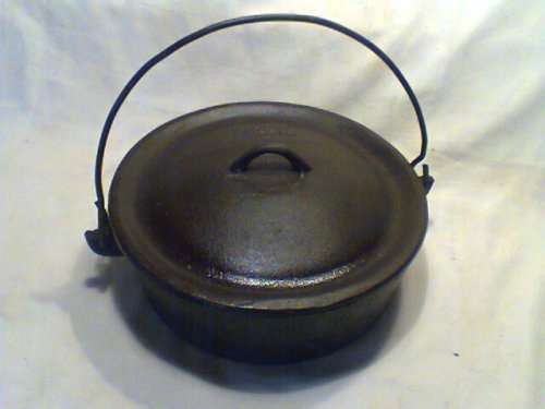 LARGE Cast iron Bush Baby with lid & hanging handle. Ideal for camping,in good used condition