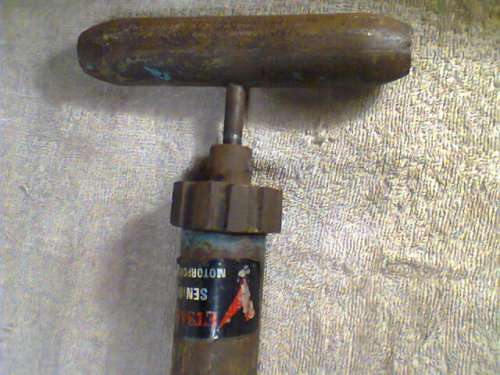 For the Collector.A Vintage Vetsak Senior Motorpome, hand car pump. All in good s/hand condition