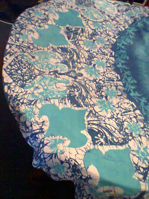 Wow ! Beautiful ! Round Blue Table Cloth for a large Table. in excellent second hand used condition.