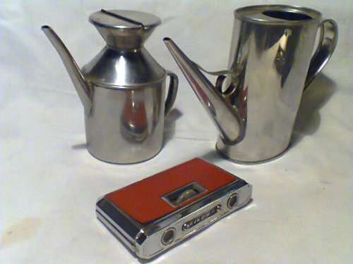 A Vintage "TASCO" spyglass to bring the stage up close + 2 small Kettles. Excellent working order.